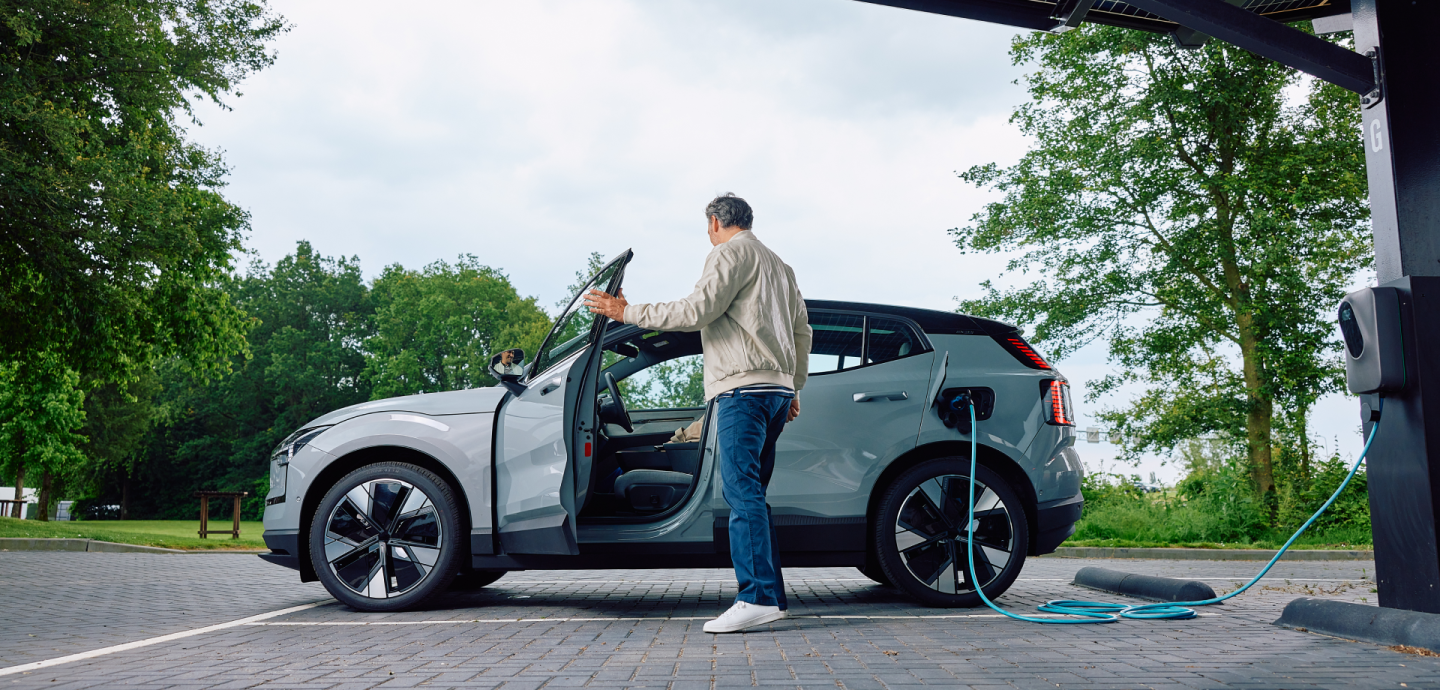 Man charging his EV | How to comply with NIS2 directive | GreenFlux
