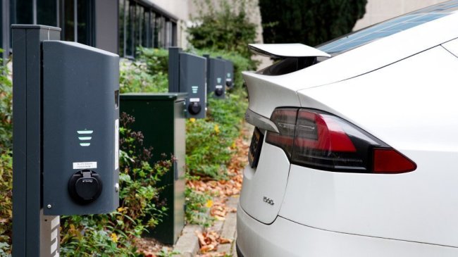 Electric vehicle chargers and an electric car